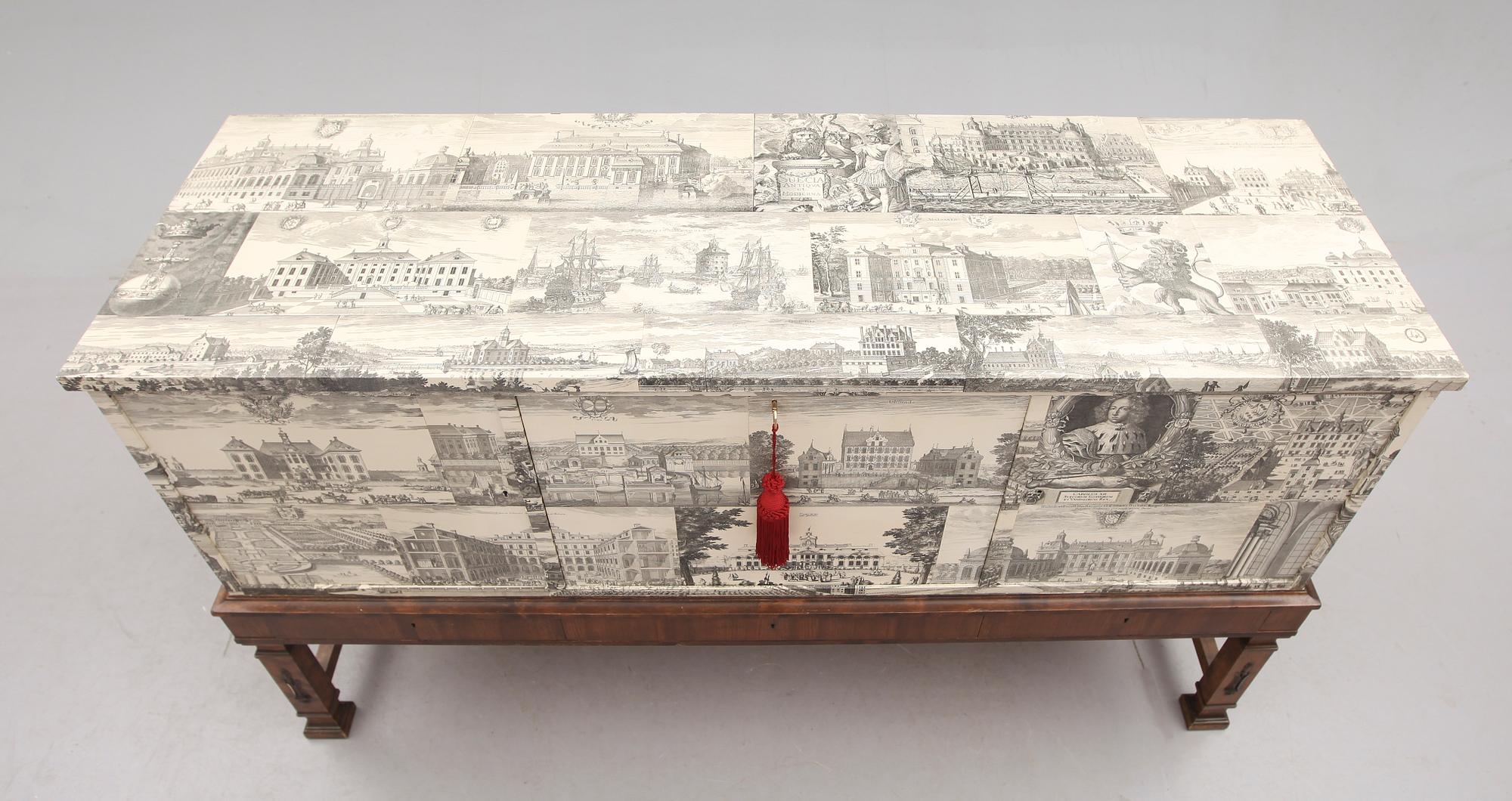 SIDEBOARD. 1900-talets första hälft.