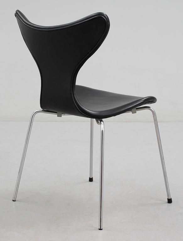 STOL, "Måsen / Mågen / Liljan" Arne Jacobsen, Fritz Hansen, Danmark, 1900/2000-tal.