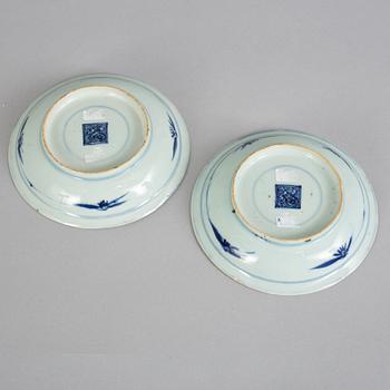 A pair of blue and white dishes, Tianqi/Chongzhen, 17th Century.