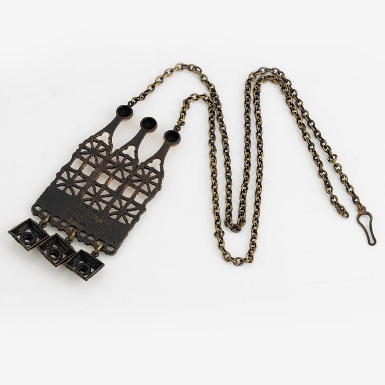 Pentti Sarpaneva, halsband samt ring, brons,