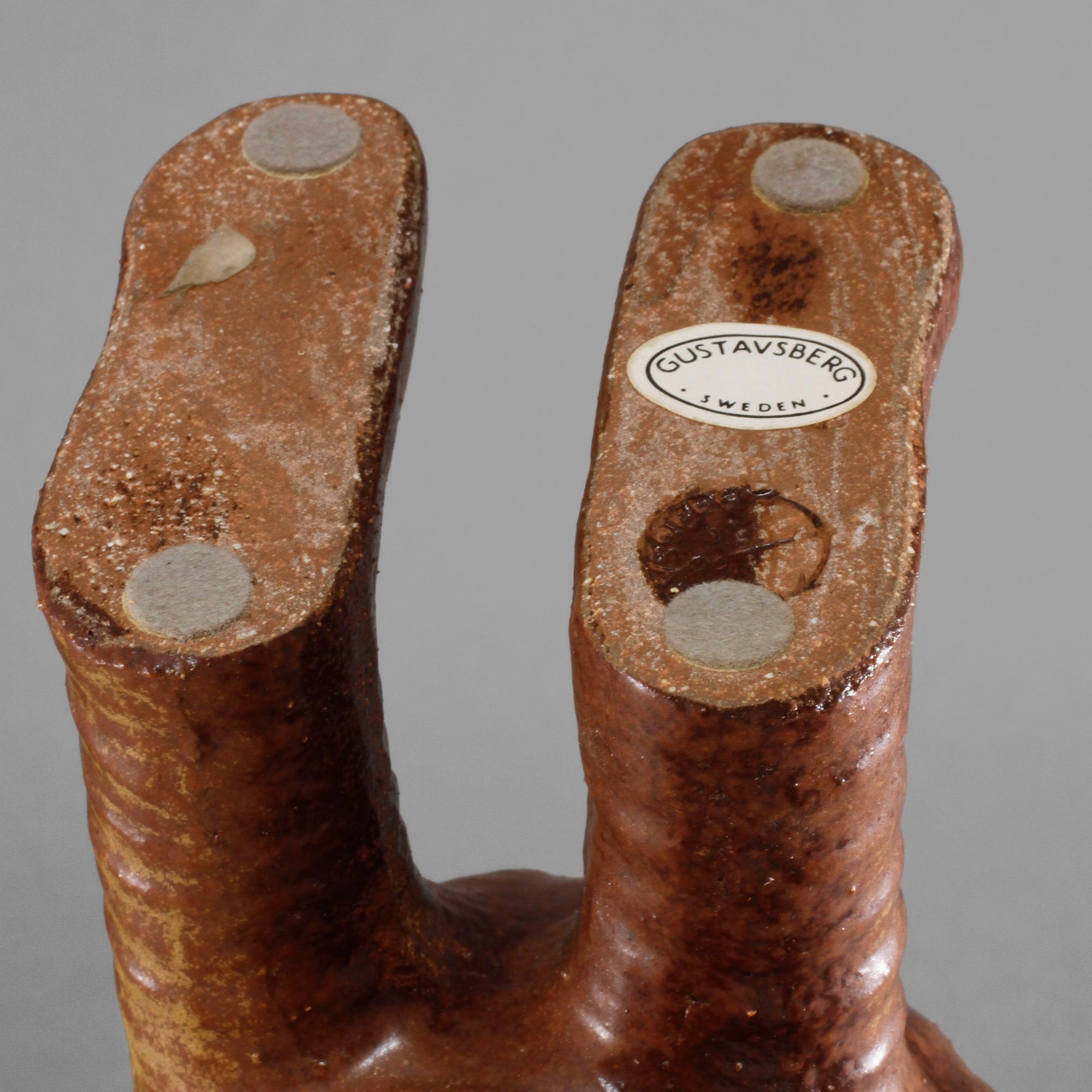 FIGURIN, Lisa Larson, Gustavsberg samt VAS, stengods, märkt S.T Erik Upsala, 1900-talets andra hälft.