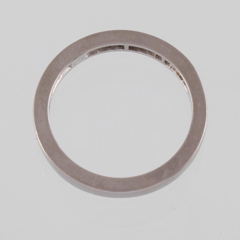 RING, 18K vitguld med åttkantslipadediamanter 0.10 ct, Gustav Dahlgren & Co, Malmö, 1961. Vikt 3,4 gram.