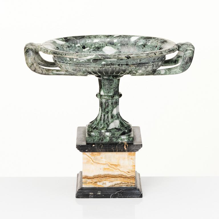 A presumably Italian marble and onyx tazza, around year 1900.
