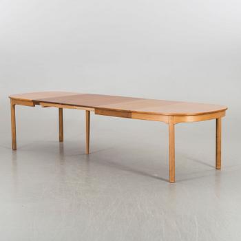 CARL MALMSTEN An Ambassadör dining table, the latter half of the 20th century.