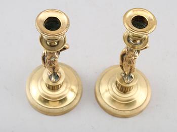 LJUSSTAKAR, 1 par, förgylld mässing, sengustavianska, omkring år 1800.