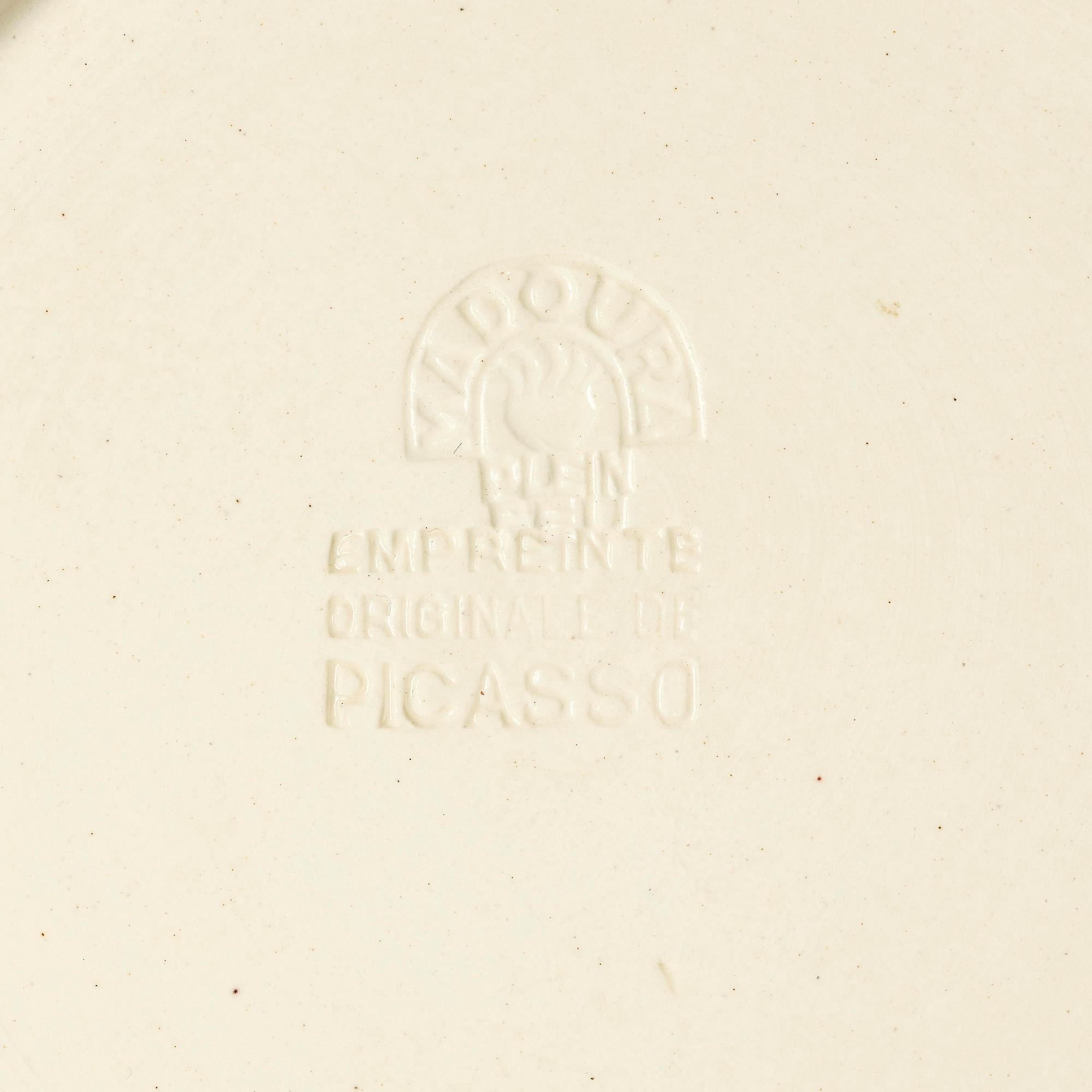 Pablo Picasso, fat, fajans, "Bouquet à la pomme" (A.R. 305), Madoura, Vallauris, Frankrike, efter 1956.