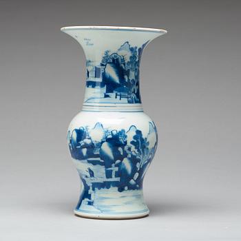A blue and white 'yenyen' vase, Qing dynasty, Kangxi (1662-1722).