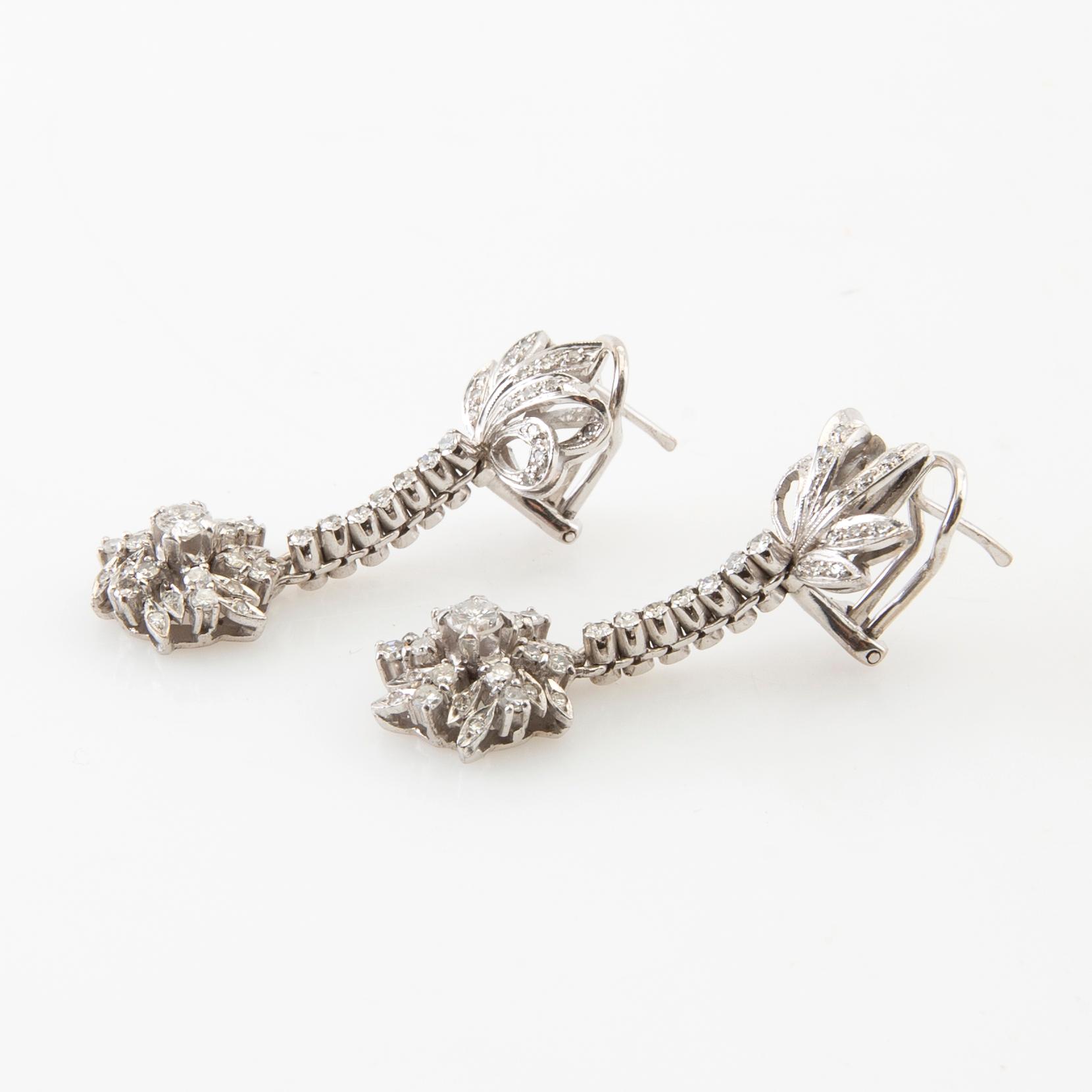 Earrings, a pair of 8K white gold with round brilliant-cut and single-cut diamonds.