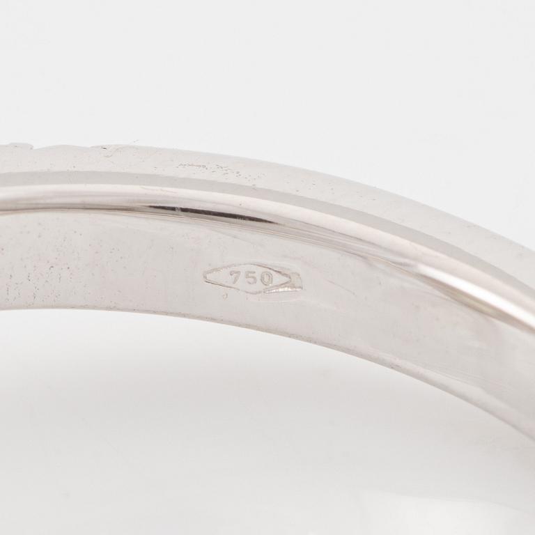 Ring, 18K vitguld med briljantslipad diamant, medföljande GIA report.