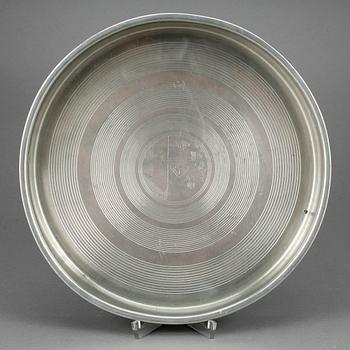 SKÅL. Tenn, troligen Sylvia Stave, CG Hallberg 1933.