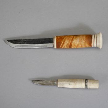 SAMEKNIVAR, 2 st, signerade, 1900-talets första och 1900-talets andra hälft.