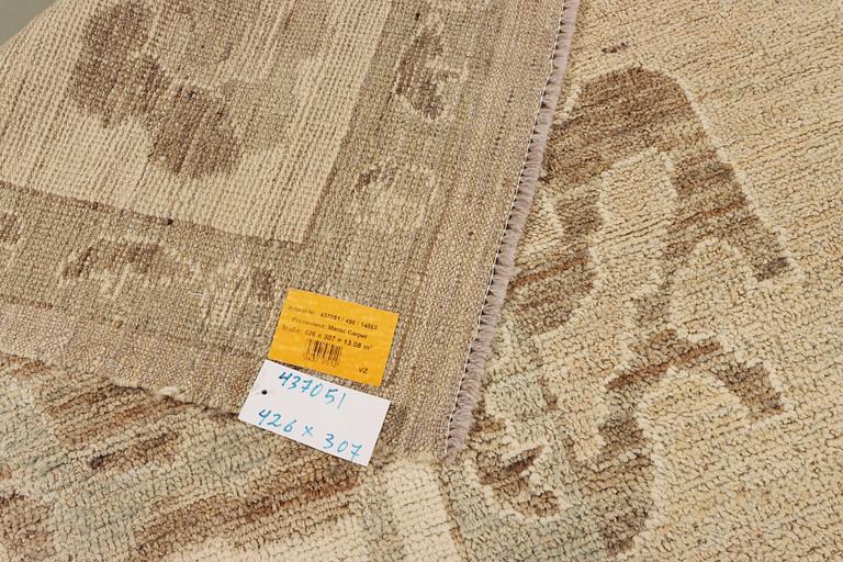 An Ushak design carpet, a. 426 x 307 cm.