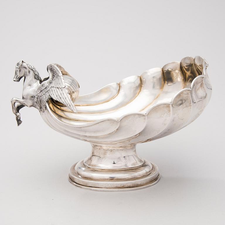 SKÅL PÅ FOT, silver, mästarstämpel AL, Sankt Petersburg, cirka 1900.