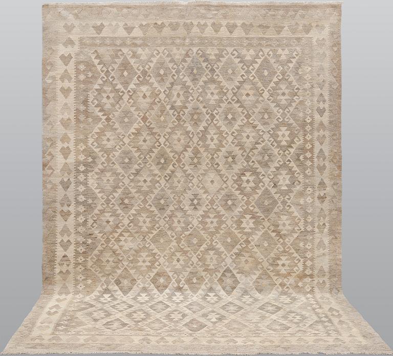 A kilim carpet, ca 290 x 208 cm.