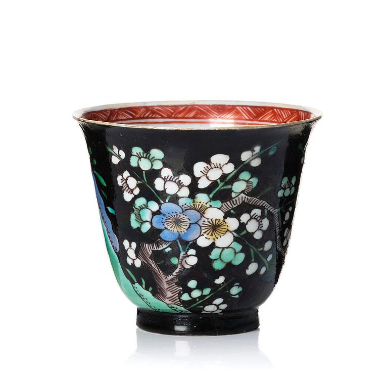 A famille noire cup, Qing dynasty, Kangxi (1662-1722).