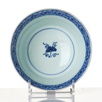 A Chinese blue and white bowl, Qing dynasty, around 1800.