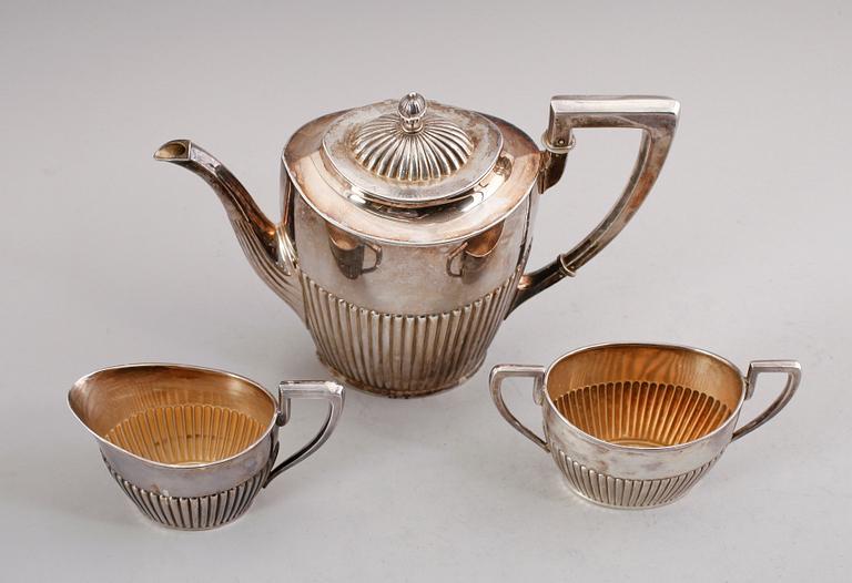 KAFFESERVIS, 3 delar, silver, CG Hallberg, Stockholm 1917. Vikt ca 772 gram.