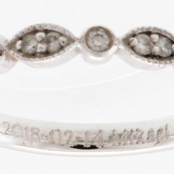 Ring in 18K white gold set with a pear-shaped diamond and round brilliant-cut diamonds, Van Bruun.