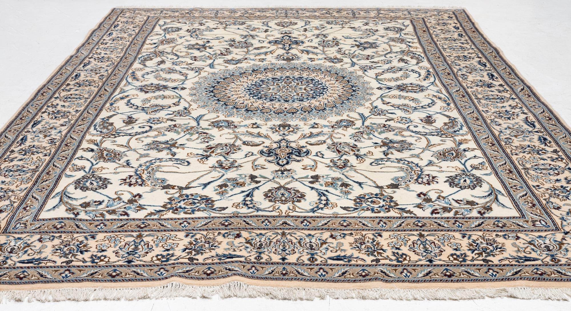 An Oriental carpet, approx. 354 x 243 cm.