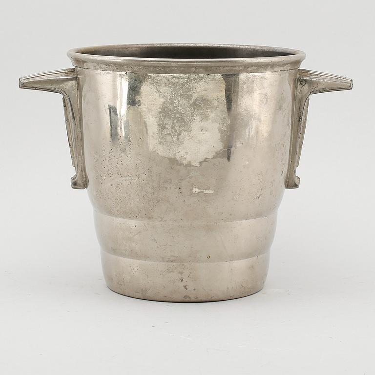 CHAMPAGNEKYLARE, försilvrad mässing, 1900-talets första hälft.
