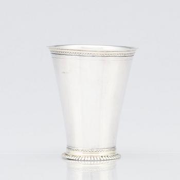 Friedrich Heinrich Klinck, bägare, silver, Stockholm 1738. Rokoko.