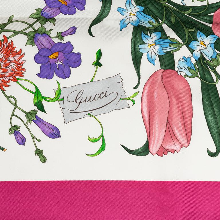 Gucci, a 'Flora' silk scarf.
