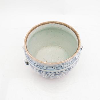 A Chinese porcelain bowl with lid 20th century.