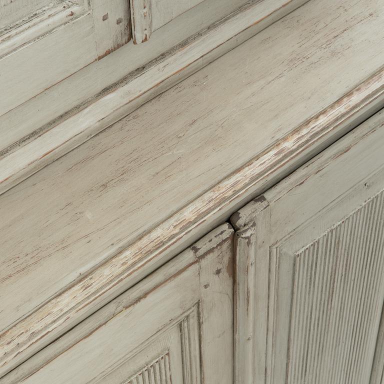 An early 19th century Gustavian corner cabinet, Sweden.