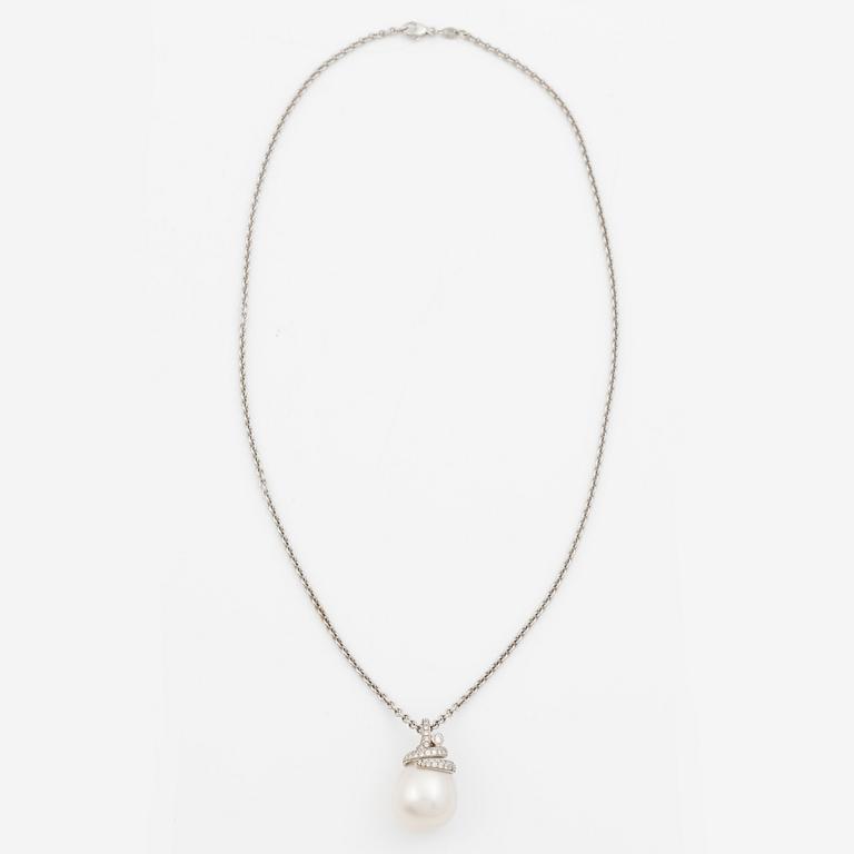 Necklace in 18K white gold with a cultured South Sea pearl and brilliant-cut diamonds. Jovenia.