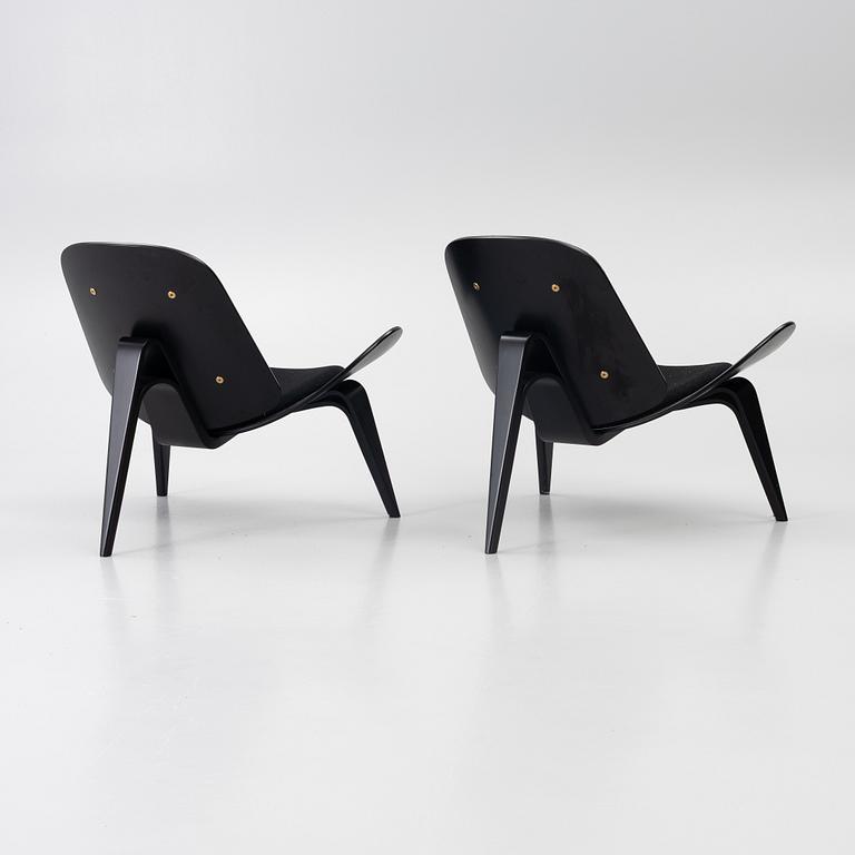 Hans J. Wegner, Fåtöljer, ett par, CH07, "Shell Chair", Carl Hansen, Danmark.
