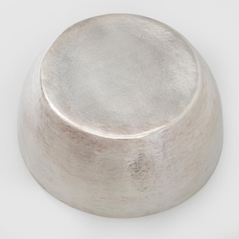 Tapio Wirkkala, malja, hopeaa, Kultakeskus Hämeenlinna 2007.