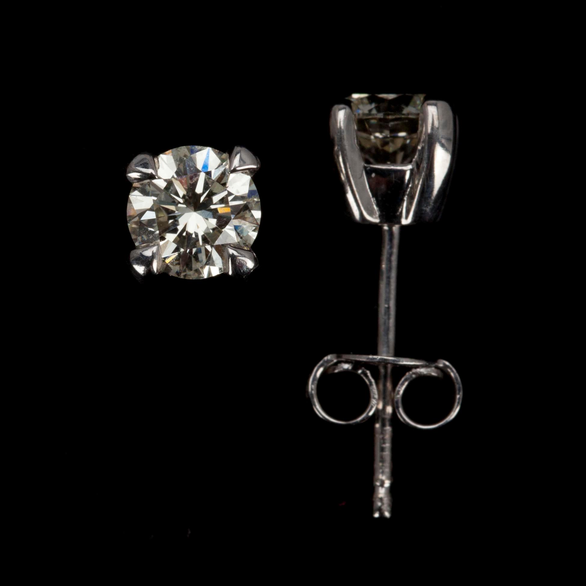 ÖRHÄNGEN, vitguld 18K, briljantslipade diamanter 1,02 ct. Intyg EGL. Vikt ca 1,65 g.