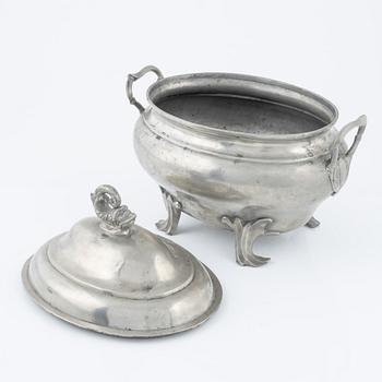 A pewter tureen, mark of Martin Gustaf Moberg, Jönköping 1802.