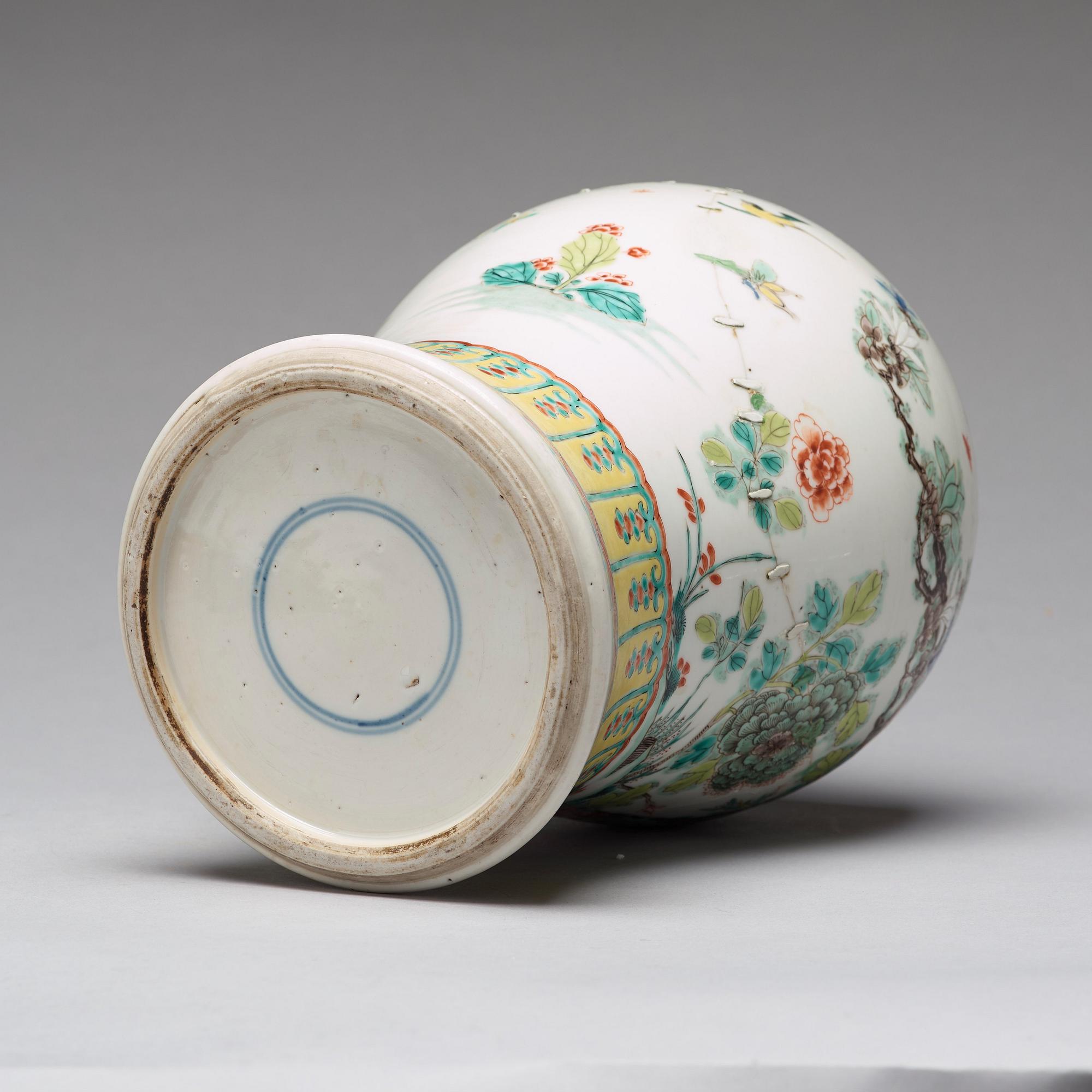 VAS, porslin. Qingdynastin, 1700-tal.