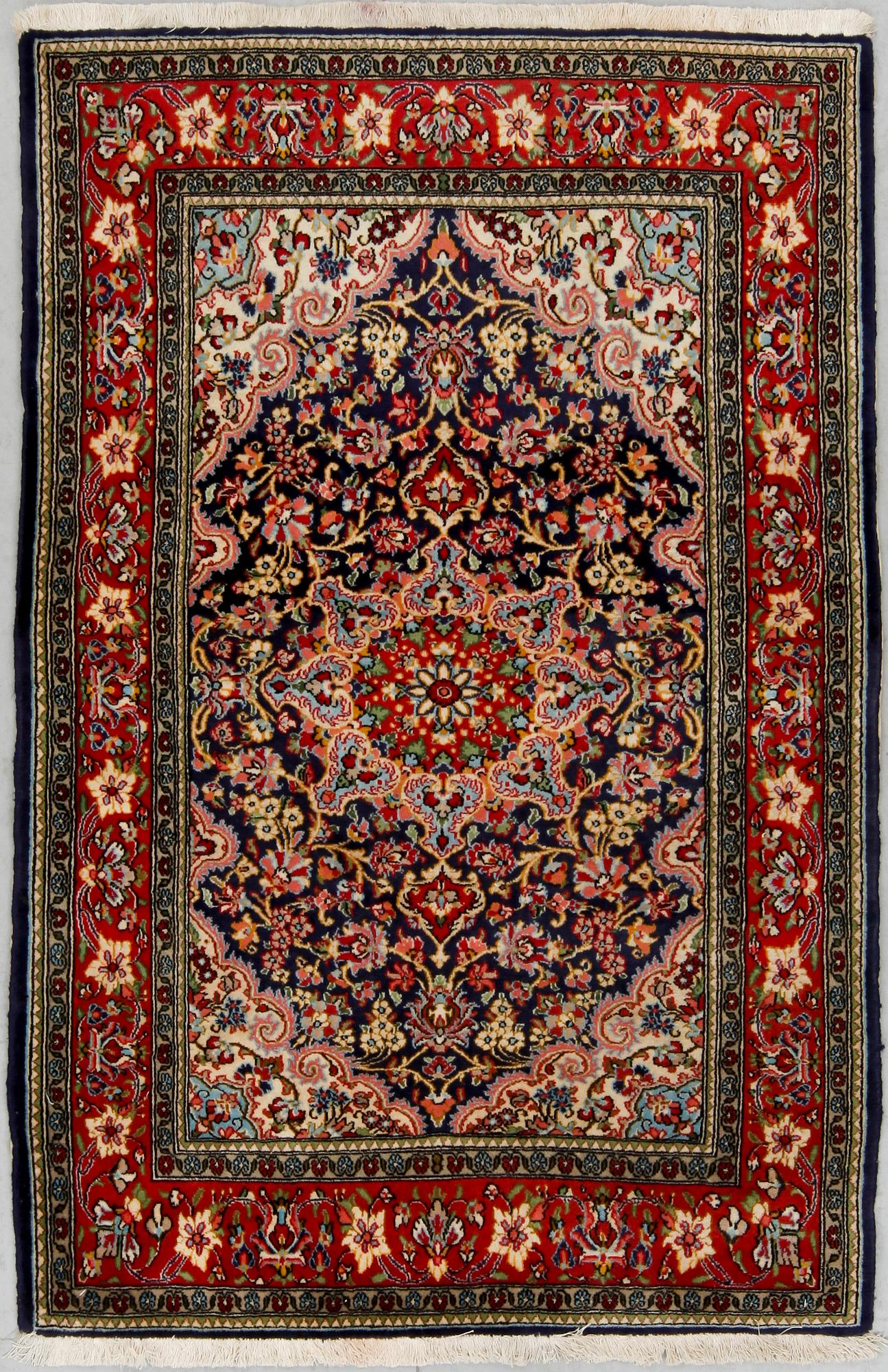 MATTA. Old, persisk, ca 164x110.