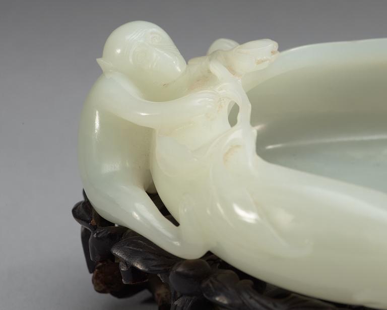PENSELBAD, nefrit. Qing dynastin, 1900-talets början.