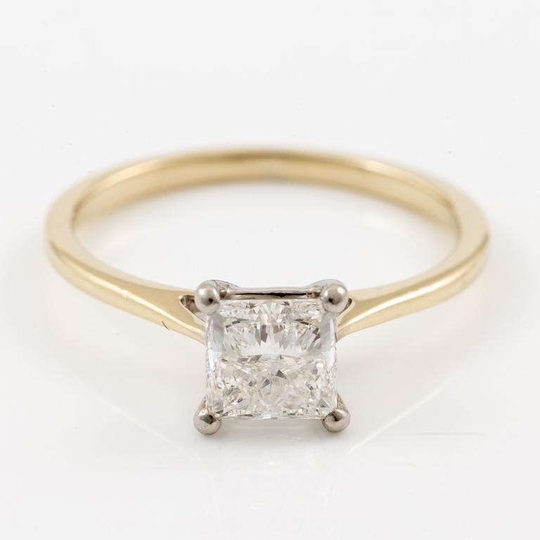 Ring, 18K gold with princess-cut diamond 1.02 ct.