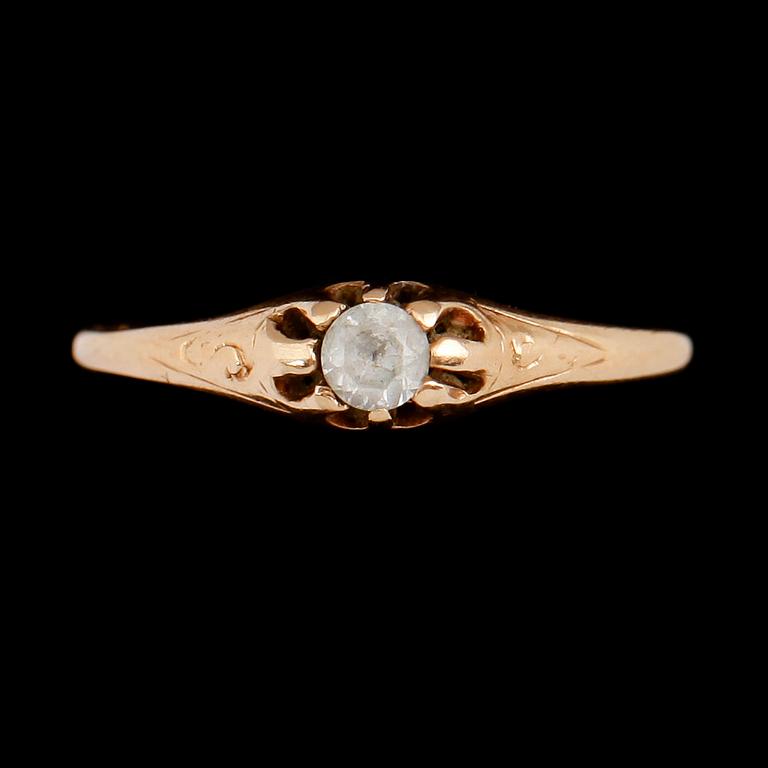 RINGAR, 2 st, 18 k guld, med blå och vita stenar. Total vikt ca 6 gram.