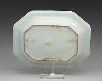 A  blue and white tureen with cover and saucer, Qing dynasty, Qianlong (1736-95).