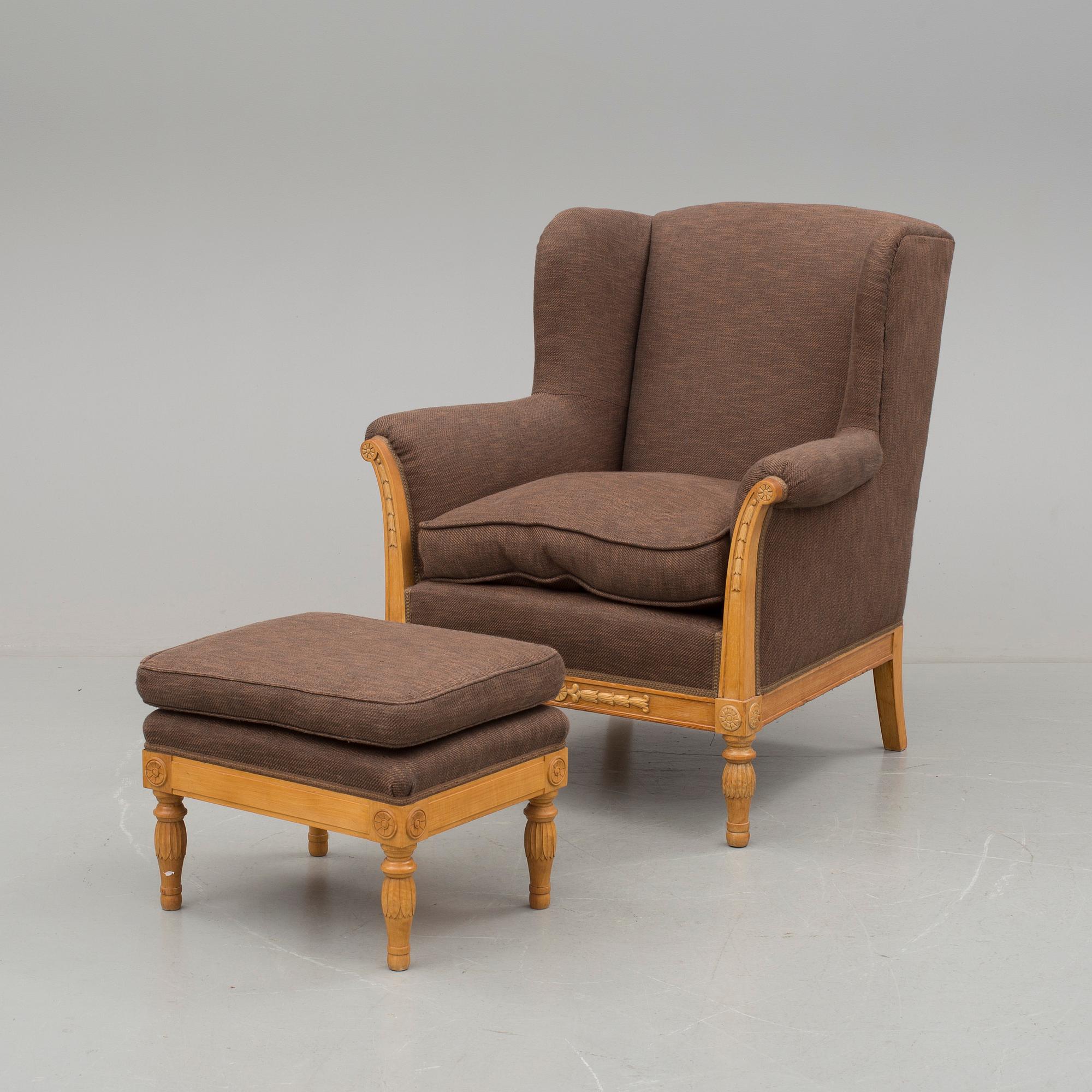 FÅTÖLJ och FOTPALL, 1900-talets första hälft samt andra hälft.