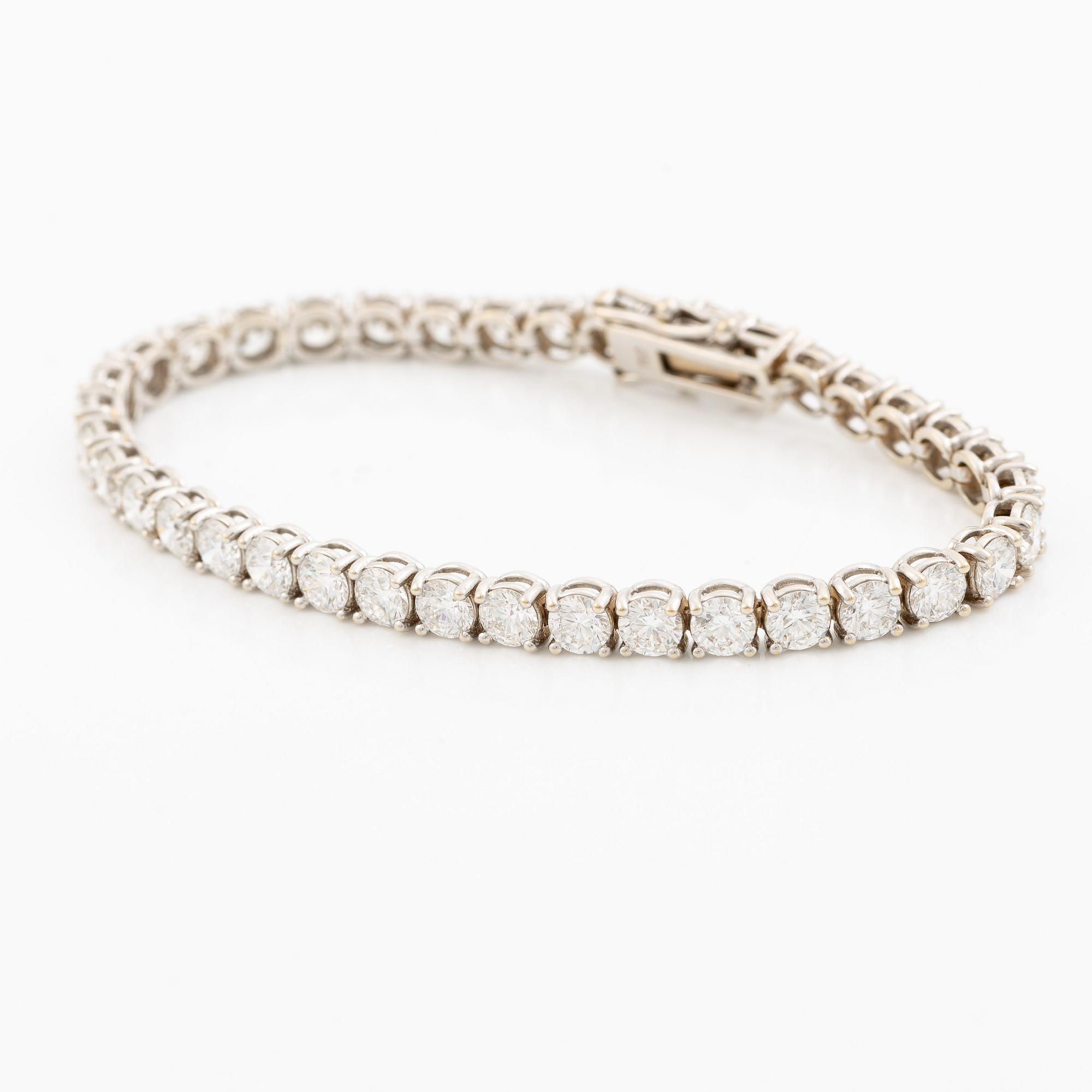 A tennis bracelet in 18K white gold set with round brilliant-cut diamonds total ca 11.50 ct, accompanied by GIA dossier.