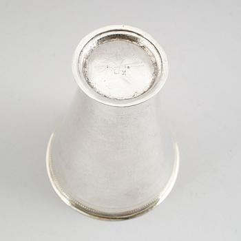 BÄGARE, silver, otydliga stämplar, 1700-tal. Vikt ca 194 gram.