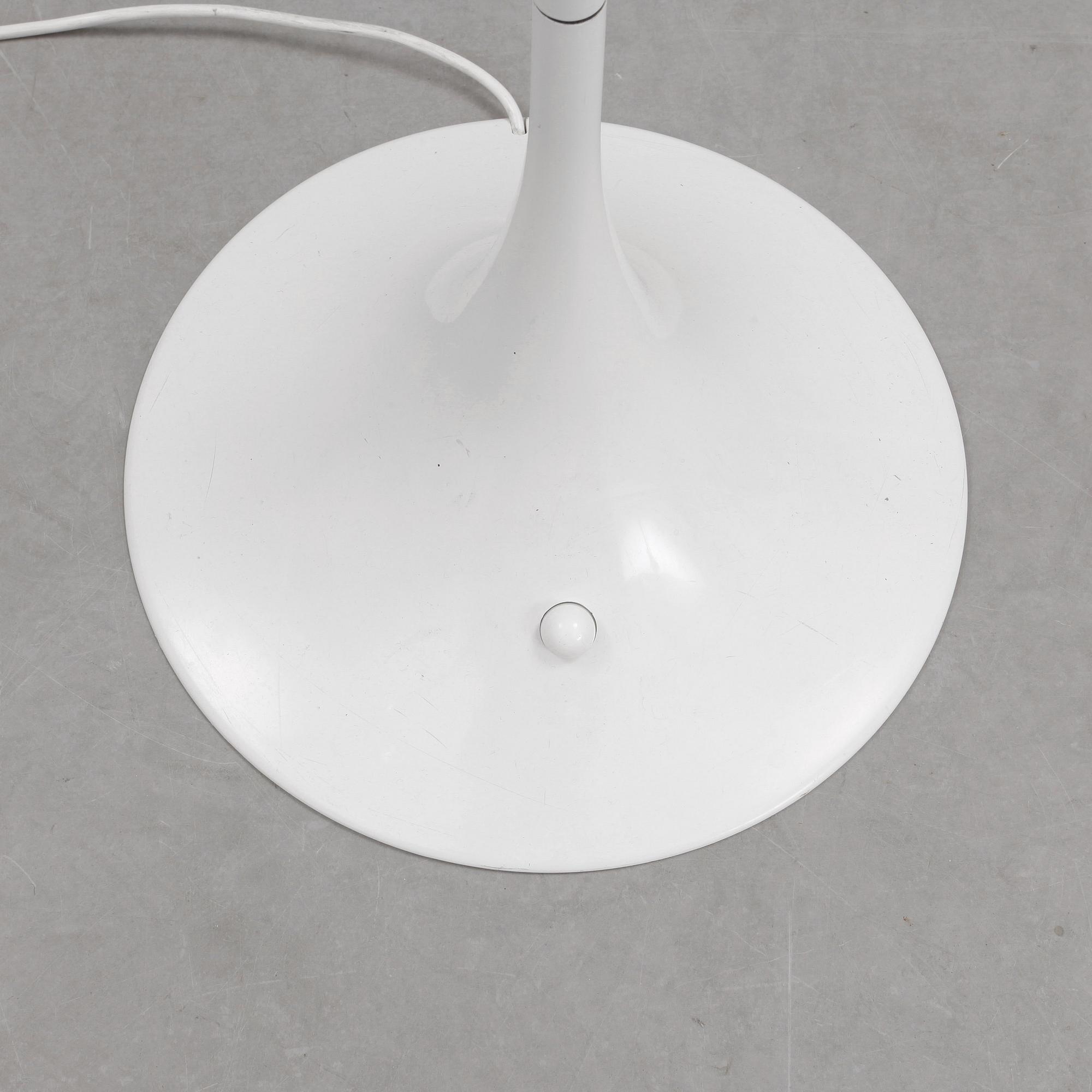 GOLVLAMPA "Panthella", Verner Panton för Louis Poulsen, Danmark.