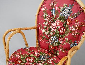 KORGFÅTÖLJER, ett par, 1900-talets andra hälft.