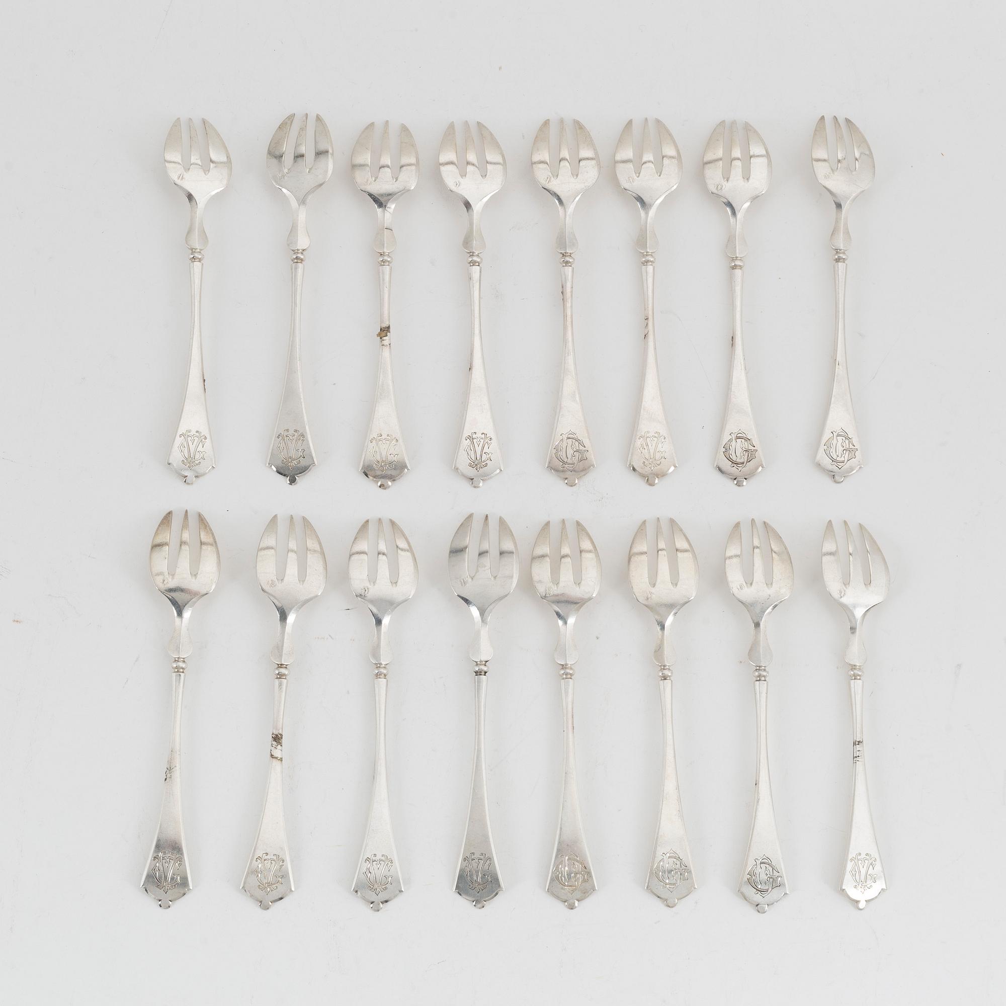 A set of 16 French silver 950 oyster forks, Paris circa 1900.