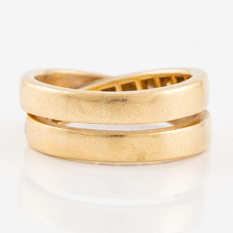 A Cartier ring, "Nouvelle Vague", 18K gold with round brilliant-cut diamonds.