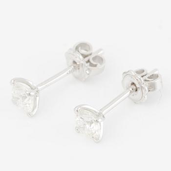 Earrings 18K white gold with brilliant-cut diamonds, accompanying GIA dossier.