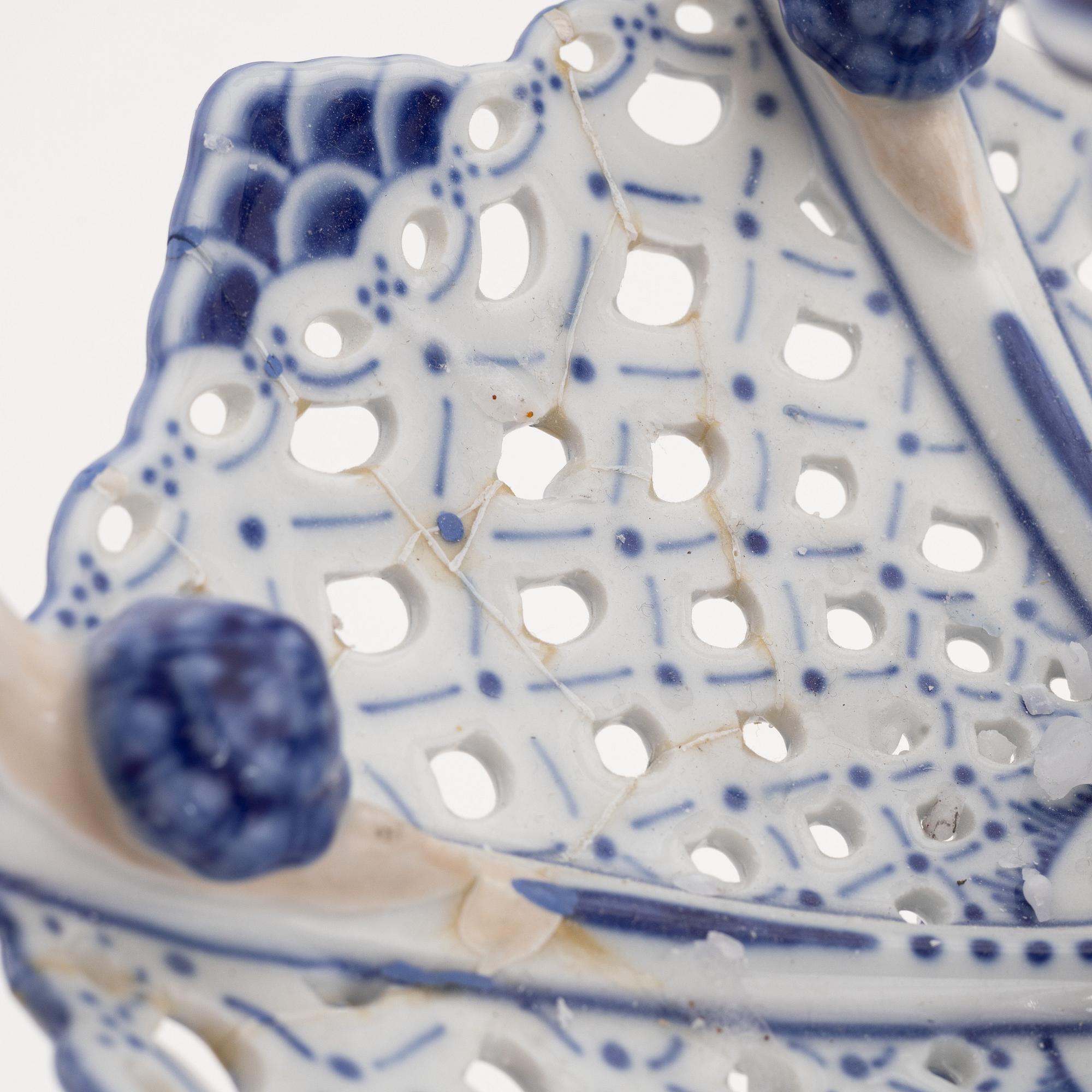 Royal Copenhagen, kandelaber, porslin, "Musselmalet Helblonde", modell 1006, Danmark, 1969-73.