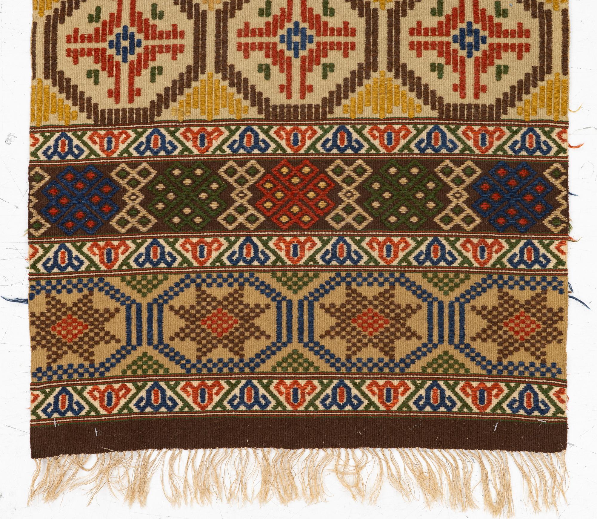 Bänkalängd, allmoge, krabbasnår, 1900-tal. 237 x 62 cm.