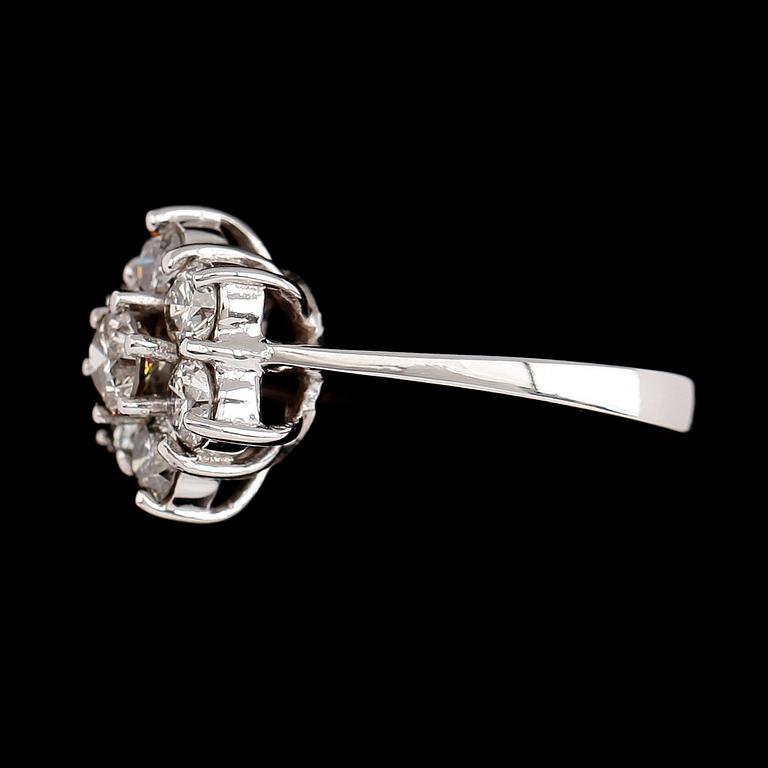 RING, 14 k guld, briljantslipade diamanter tot ca 1.32 ct.